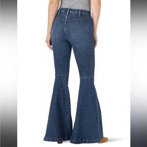 NWT Wrangler, retro, high rise trumpet women’s jeans bareback style 29x34